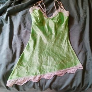 XS/SM Silky Pale Green Camisole w/White Lace
